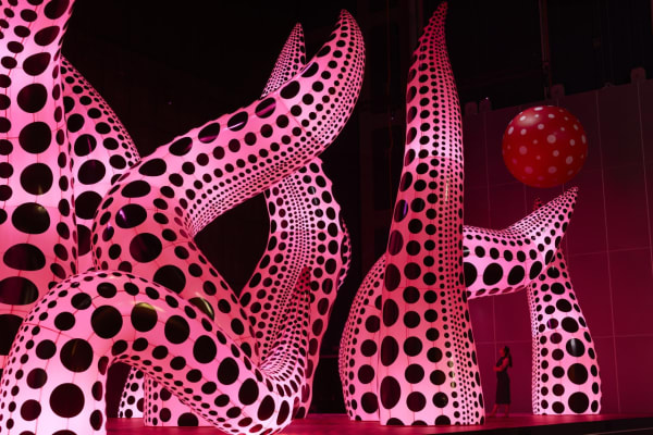 Yayoi Kusama: <i>You, Me and the Balloons</i> at Aviva Studios, Manchester