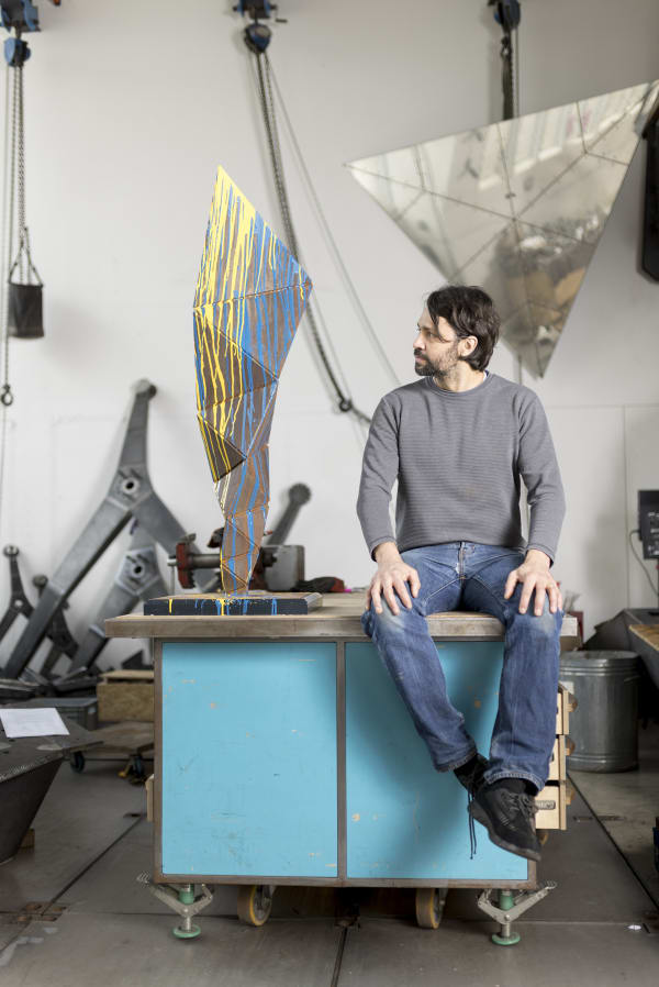 As reported by The Guardian, Conrad Shawcross is featured in the Royal Academy of Arts auction to benefit The National Academy of Arts of Ukraine