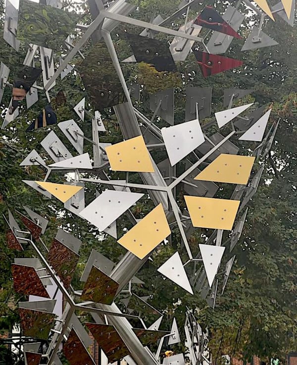 <i>Enwrought Light</i> by Conrad Shawcross is unveiled in Bedford Park