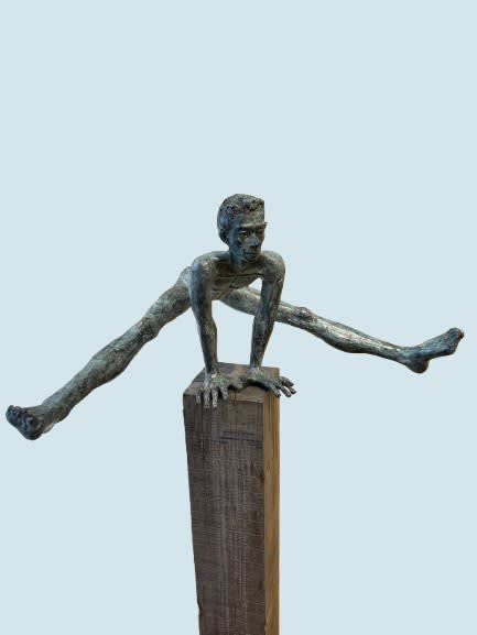 Lilian Steenhuisen No Guts, No Glory Bronze on a wooden pedestal 36 x 75 x 50 cm (excl. pedestal) 100 cm pedestal