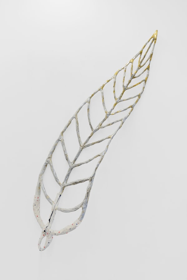 Kaarina Kaikkonen, I Grow With The Light Of Spring, 2024, shirt, gold, mixed media, cm 178 x 48 x 19 Ph. Roberto Apa