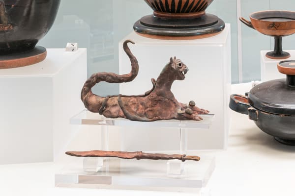 Evgeny Antufiev Untitled, 2020 bronze (two parts) cm 13 x 22x 5; (dagger) cm 22,5 x 3,5 Courtesy the artist & z2o Sara Zanin Photocredits Ela Bialkowska, OKNOstudio