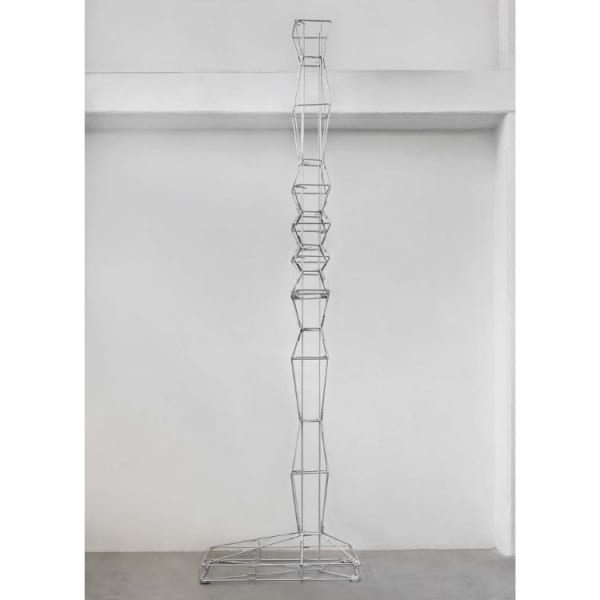 Senza titolo (322), 2022/23, acciaio zincato, cm 440x80x120