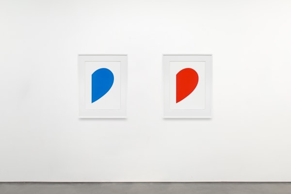 Installation view of Ellsworth Kelly. Blue Curve, 2013. 1-color lithograph. 30 x 22 in (76.2 x 55.9 cm) and Ellsworth Kelly. Red Curve, 2013. 1-color lithograph. 30 x 22 in (76.2 x 55.9 cm.) Image courtesy of Gemini G.E.L., Los Angeles and Zeit Contemporary Art, New York