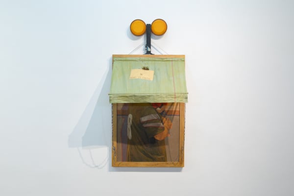 Ian Salamente Pela sombra, 2025 Óleo sobre tela, saco e sinaleira de garagem 134 x 80 cm