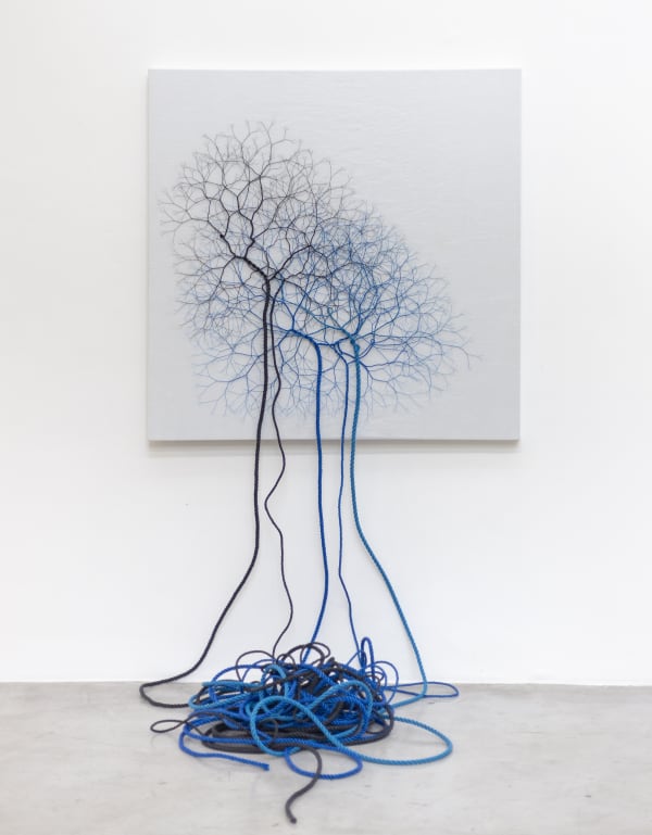 Janaina Mello Landini Ciclotrama 140, 2019 cordas de nylon bordadas sobre tecido de vela de barco 125 x 125 cm Série: Expansão