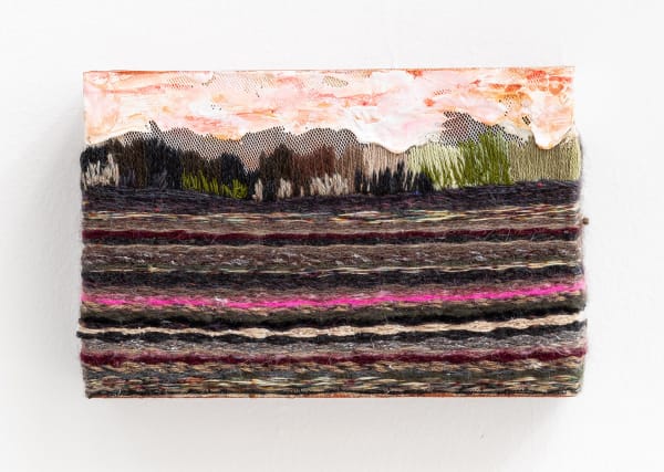 Laura Villarosa Passagem #8, 2024 técnica mista sobre linho 20 x 30 x 6 cm