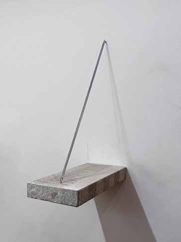 Tensor nº 2, 2023 Concreto, mola e ganchos em aço 92 x 30 x 60 cm Série: Tensores