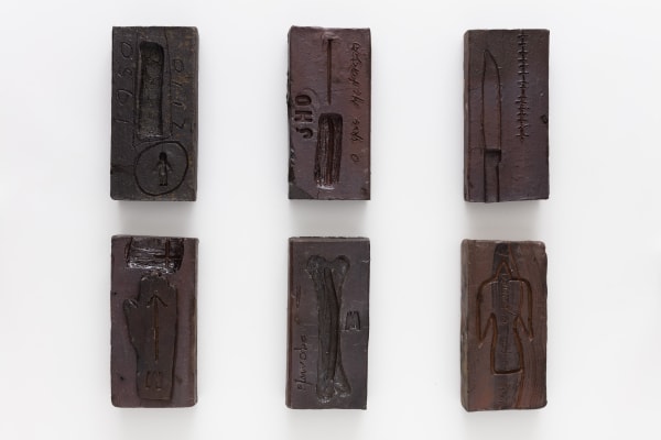 Marco Tulio Resende Ecce Homo (Tijolos) , 2013 Argila, Terras e Pigmentos. 27 x 35 x 5 cm (cada)