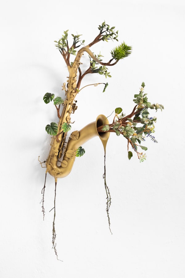 Camille Kachani Camille Kachani Saxofone esperançoso, 2022 Técnica mista 142 x 68 x 50 cm