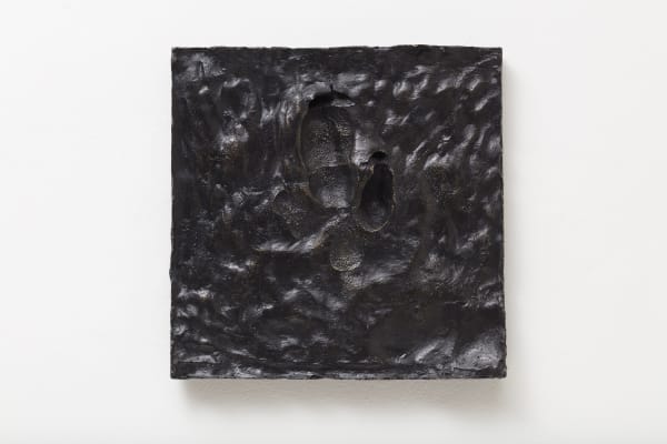 João Castilho Marca infinita (emu), 2017 bronze 31 x 31 x 3 cm edição: 3
