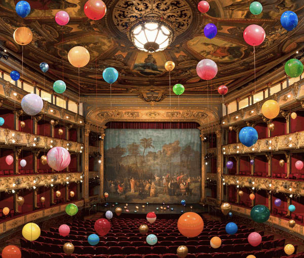 Flávia Junqueira: o registro da magia dos teatros, No Dia Mundial do Teatro conheça mais da produção da artista representado...