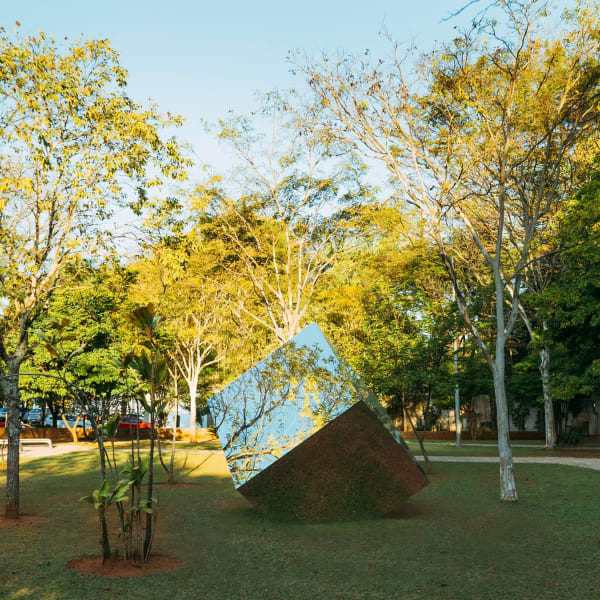 Monumentalidade artística: confira 4 obras de grande formato na Zipper Galeria, Carolina Ponte, Ricardo Rendón, Daniel Mullen e Rizza são...