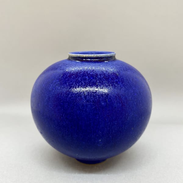 Yuta Segawa round moon jar shaped ceramic pot in royal blue