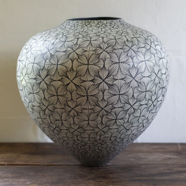 Ant & Di Edmonds of Tydd pottery large ceramic vessel with hand painted black and white flower pattern