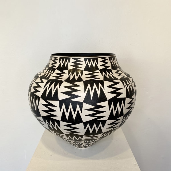 Ant & Di Edmonds - Tydd Pottery wide, heart shaped ceramic black and white vessel with a vertical zig zag pattern. wide, slightly urn-shaped ceramic pot decorated with a black and white zig-zag pattern inside squares.