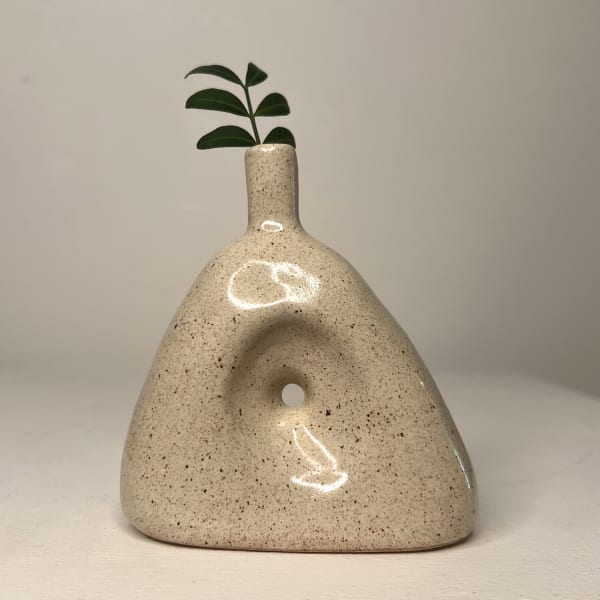 Jode Pankhurst ceramic vase in speckled white glaze