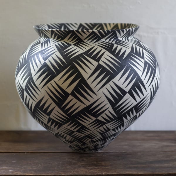 Ant & Di Edmonds of Tydd pottery large ceramic vessel with hand painted black and white spikes pattern