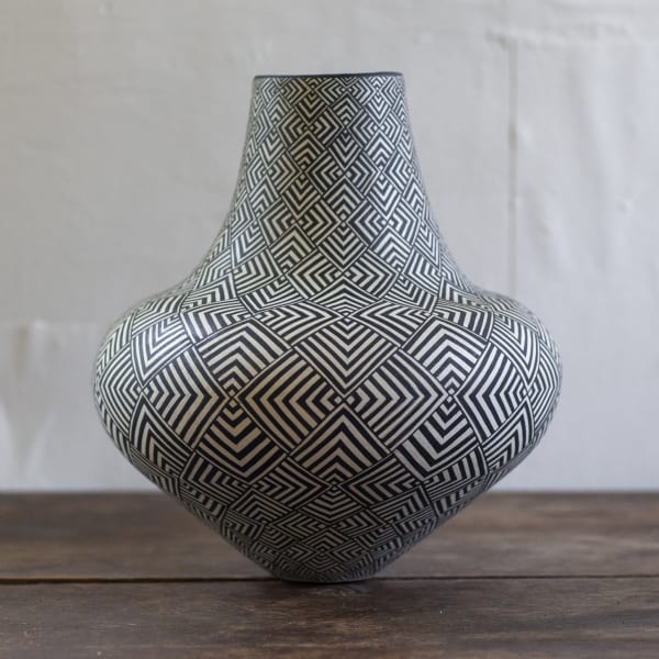 Ant & Di Edmonds of Tydd pottery small ceramic vessel with hand painted black and white diamonds and spikes pattern
