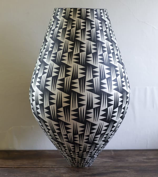 Ant & Di Edmonds of Tydd pottery large ceramic vessel with hand painted black and white spikes pattern