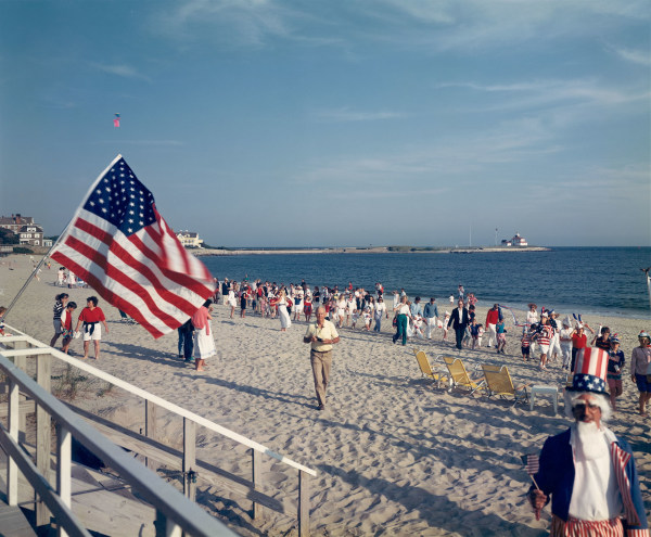 Tina Barney, 4th of July on Beach, 1989