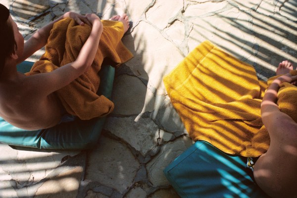 Tina Barney, Yellow Towels I, 1979