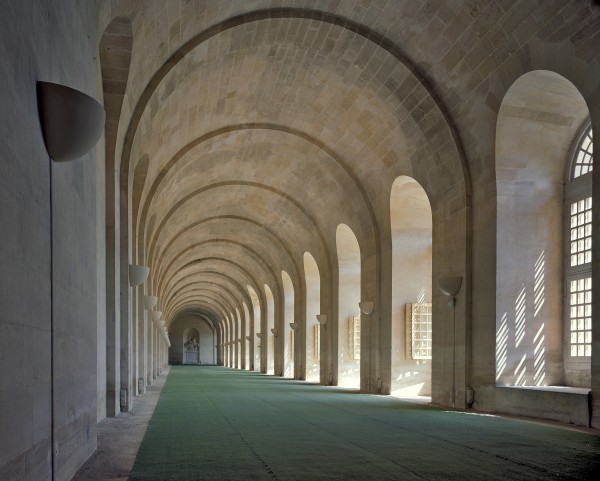 Robert Polidori, L'Orangerie interior, green carpet #1, Château de Versailles, France, 2007