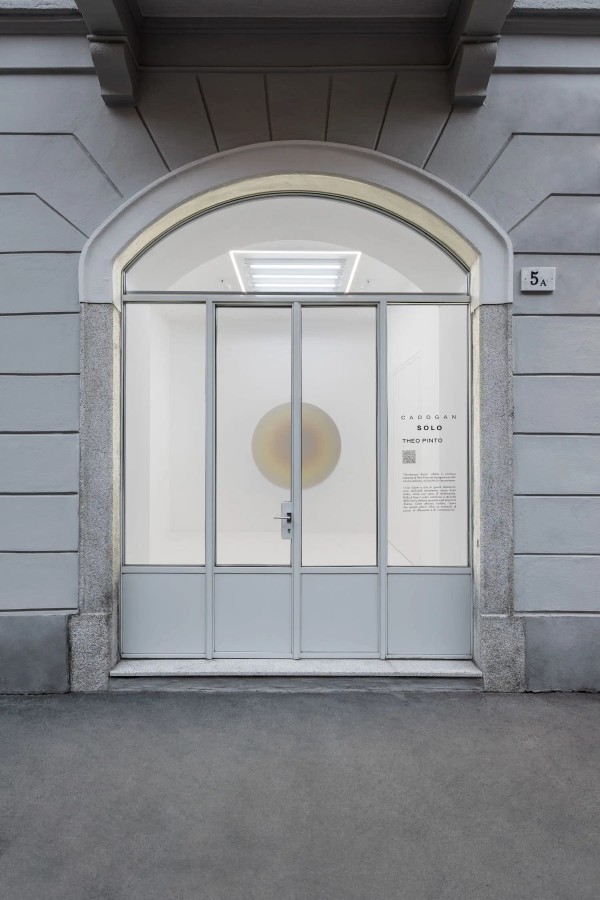 Installation of Pearlescent Bindu at Cadogan Gallery, Milan. Courtesy of Cadogan Gallery and Pietra Studio