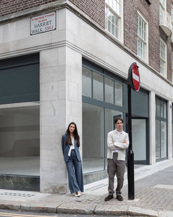 m&s - Katie e Freddie Burness fuori la Cadogan Gallery (foto © Eric Tacchini)