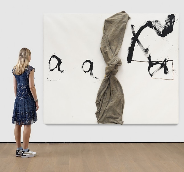 Antoni Tàpies Manta nuada2008 Paint and collage on canvas 86 5⁄8 x 106 1⁄4 x 9 1⁄2 in. (220 x 270 x 24 cm)