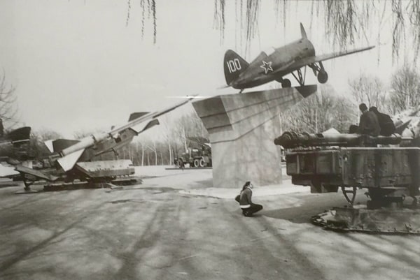 Nicholas Hopkins, Memorial to the Heroic Defence of Odessa - 411th Battery, in the Odesa Weapons Park, 24th April 2003