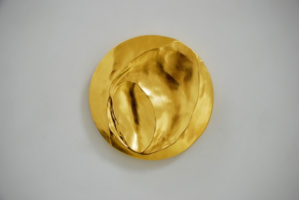Tranxsitions 3, 23.5 ct gold on carved wood, 46 cm diameter