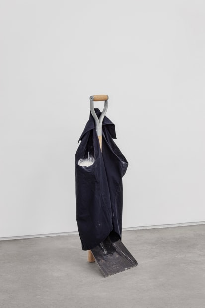 Do pó ao corpo, do corpo à terra No contexto de sua nova exposição, o corpo ou a imagem do...