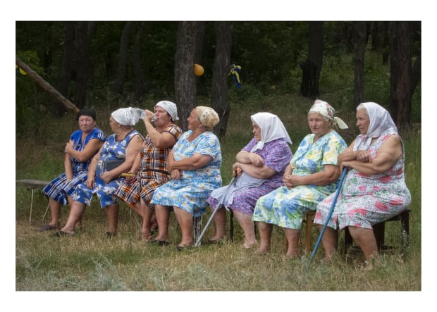 Vinca Petersen, Babushkas, near Kharkiv, 2012