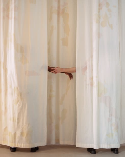 Fernandes interprets Burton’s performative navigation of body language and queer liberation by inciting the corporeal to blend with the architectural,...