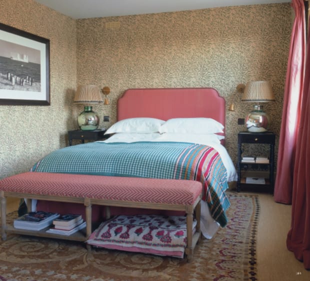 This apartment on the top two floors of a classic stucco terrace in Notting Hill was originally a three bedroom...