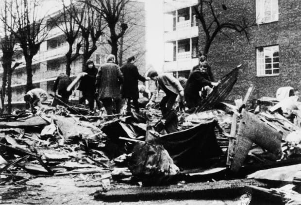 Dig On February 6, 1966, Boyle Family invited friends to Dig, an event in which participants were brought to a...