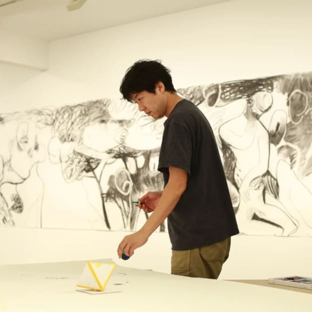 上海大田秀则画廊呈现了艺术家竹川宣彰(生于1977年,日本)在中国的第二次个展“怠速花园”。竹川于2017年在上海空间首次亮相中的猫奥运主题展览仍令许多观众记忆犹新。本次展览旨于全面展示竹川艺术创作的广度及突破性。作为对其近年来创作实践的一次集中呈现,我们将一览他在探究社会问题和现象中的多元及广泛性。 在全球突发性公共危机笼罩之下,个体、集体乃至社会的运作都在某种程度上处于“怠速状态”:油门踏板没有被踩下,引擎却在低速运转。值此之际,我们与竹川宣彰就他近期的创作以及自疫情以来他在日本的个人经历进行了一次对话。 如欲了解更多有关“怠速花园”展览的信息,请点击这里。