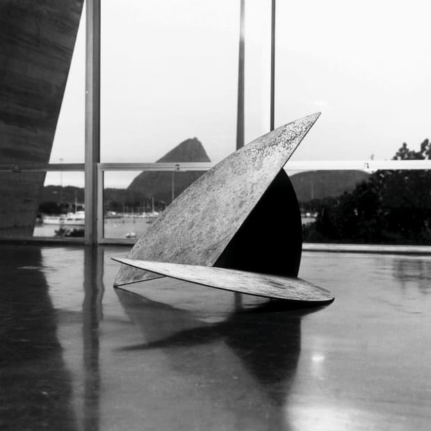 Em 1956 , integra a Exposição Nacional de Arte Concreta, organizada pelo Grupo Ruptura, que no ano seguinte é apresentada...