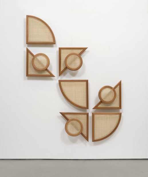 beltrán 2021 Os trabalhos de Marco Castillo em madeira e palha estão ancorados nas práticas do modernismo cubano, justapondo seu passado...