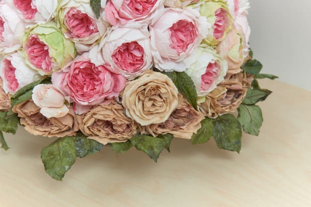 This piece was meant to be a giant piece, with thousands of roses on a palette, like piles of jeans...