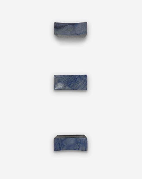 M A R I N A A B R A M O V I C “Black Dragon', 1990 quartzo azul,...