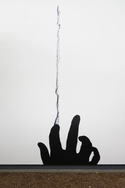 R E G I N A S I L V E I R A “Dividing Line”, 2019 vinil adesivo adhesive...