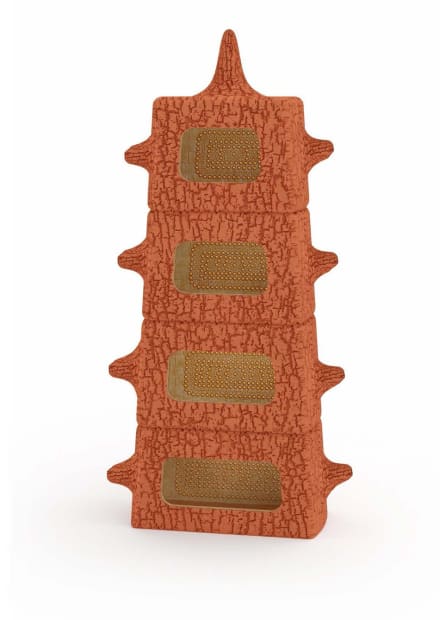 C A M P A N A “Faringe”, 2024 cerâmica, palha e metal ceramic, straw and metal 185 x 100...