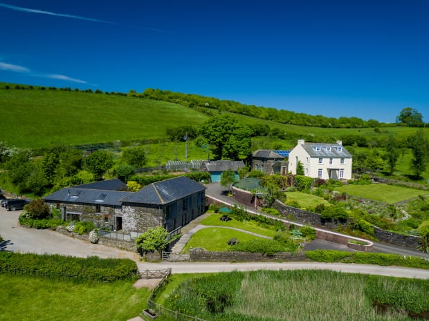 Nestled in the spectacular Devon countryside, on the edge of the National Park, the re-imagined Fowlescombe Estate was borne out...