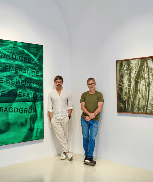 Na vastidão da floresta, Cássio Vasconcellos e Daniel Mattar convidam-nos para uma dança estética e existencial entre a Fotografia e...