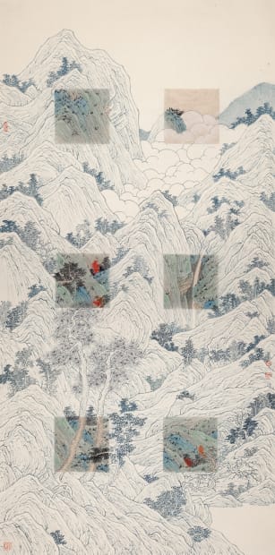 「Into」系列是邱荣丰近几年来的新尝试,结合了青绿山水和白描技法,探索了空间的过渡与延伸。在创作时,邱荣丰首先构想画中的小景,然后将其延伸到外部的白描空间,创造出一种模糊的指向性。观者的视线随着邱荣丰在白描和青绿技法之间的转换,在山水之间的虚实变化中跳跃,流动于丘壑林泉的层次和空间之中。 在此系列中,邱荣丰更加注重线条的运用和构图的重要性。山峦的轮廓线条被以精确细腻的方式勾勒出来,使观者能够通过省略色彩的纯粹线条感受到一种超越现实的宁静与和谐。白描部分的灵感来自于明代文人陈昌锡编辑的版画经典作品《湖山胜概》,「Into」系列从白描的线条勾勒技法中获得启发,将其融入现代的艺术语境中,构建出丰富的山水空间和深邃的传统意境。而青绿山水,通过石青、石绿、水墨淡彩晕染山石的轮廓和质感,远山含翠,层峦叠嶂,给人以无限的遐想。