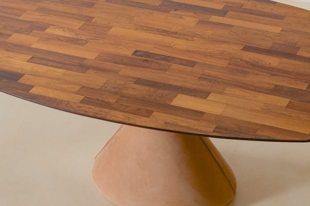 Jorge Zalszupin (1922-2020) was a multidisciplinary talent: architect, decorator, industrial designer, and entrepreneur. It is no coincidence that Zalszupin is...