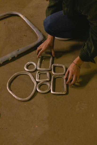 In this collection, Material Distortion, Recchia combines elements in assemblages to create various pieces. Using just four ring shapes—two rounded...