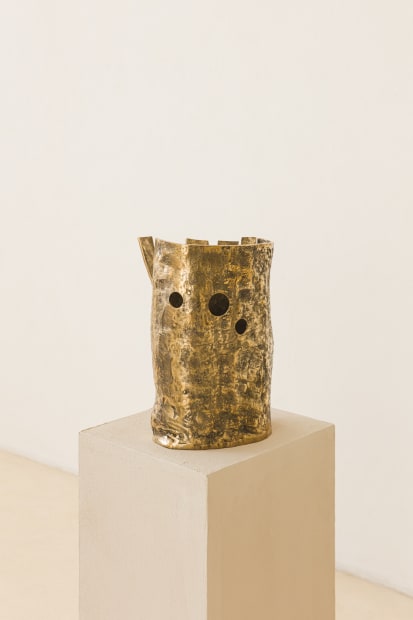 RECORDO CENTERPIECE, 2024 Composed of 24 cast-bronze apples assembled into a circular formation, the Recordo Centerpiece examines repetition, memory, and...